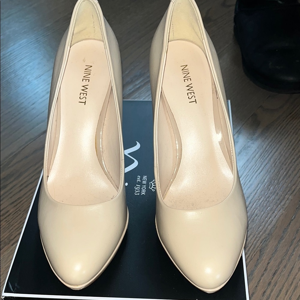 Nine West Women's Cream Pumps